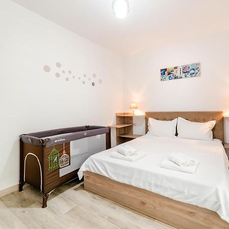 Derya Suites - Mamaia Nord นาโวดาริ ภายนอก รูปภาพ