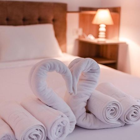 Derya Suites - Mamaia Nord นาโวดาริ ภายนอก รูปภาพ