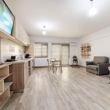 Derya Suites - Mamaia Nord นาโวดาริ ภายนอก รูปภาพ