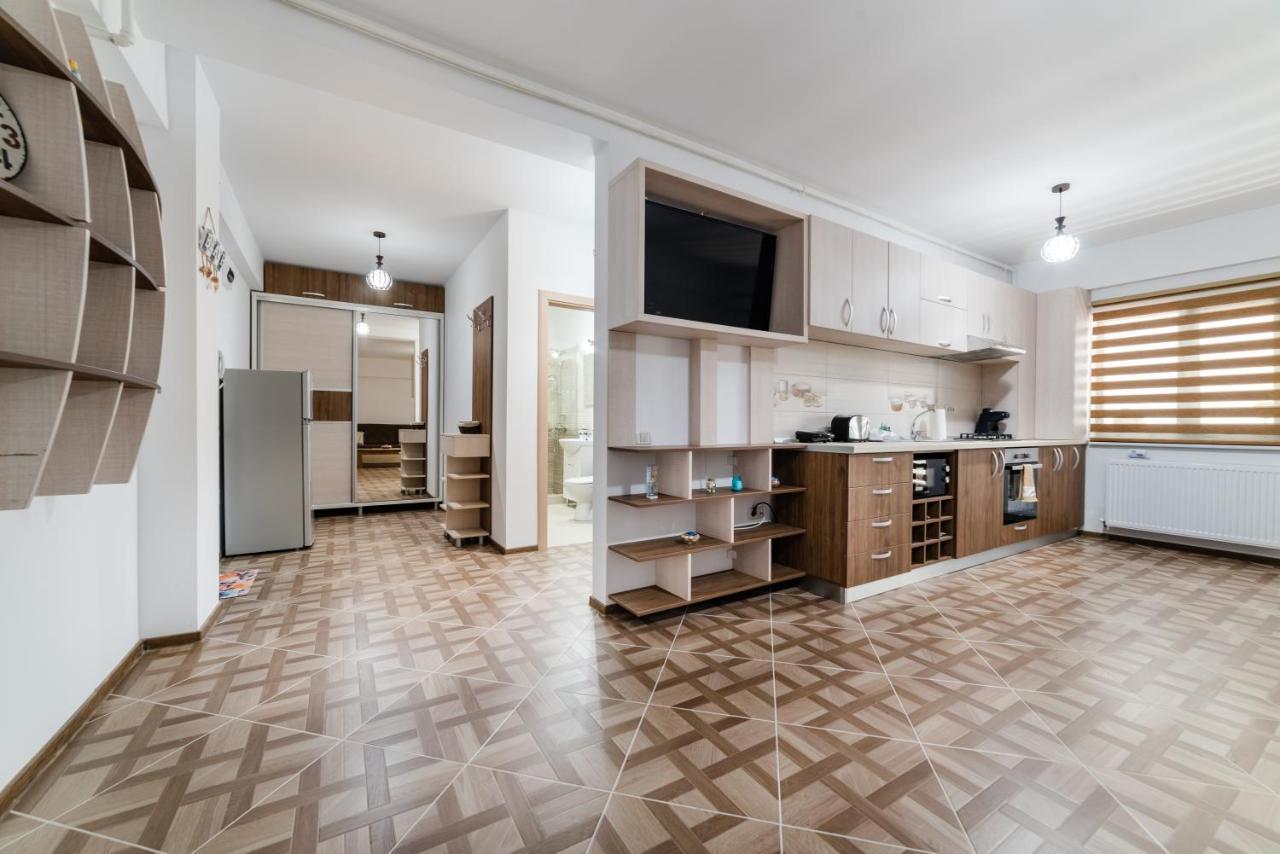 Derya Suites - Mamaia Nord นาโวดาริ ภายนอก รูปภาพ