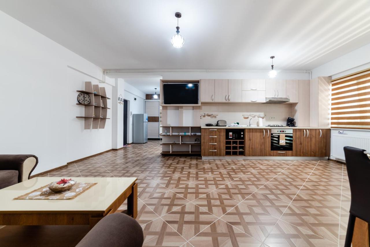 Derya Suites - Mamaia Nord นาโวดาริ ภายนอก รูปภาพ