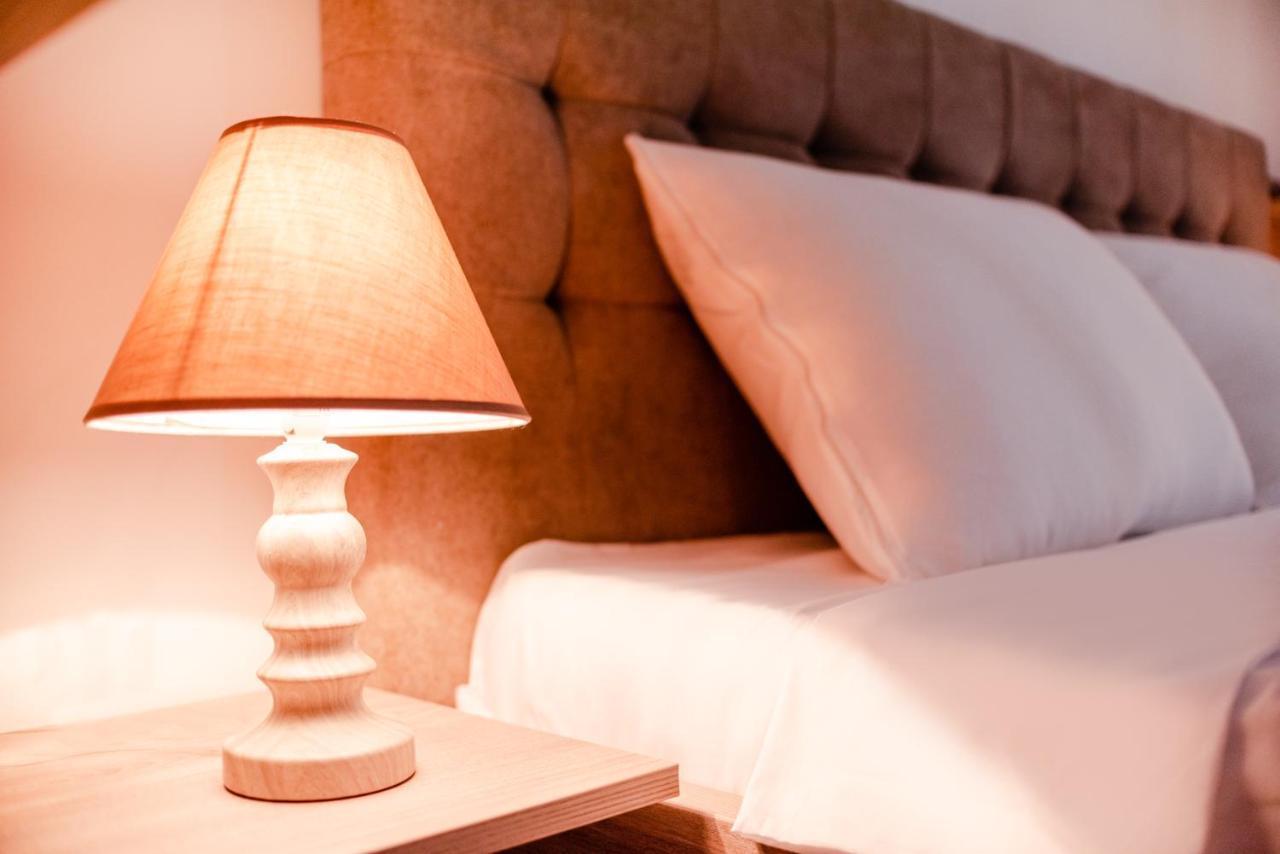 Derya Suites - Mamaia Nord นาโวดาริ ภายนอก รูปภาพ