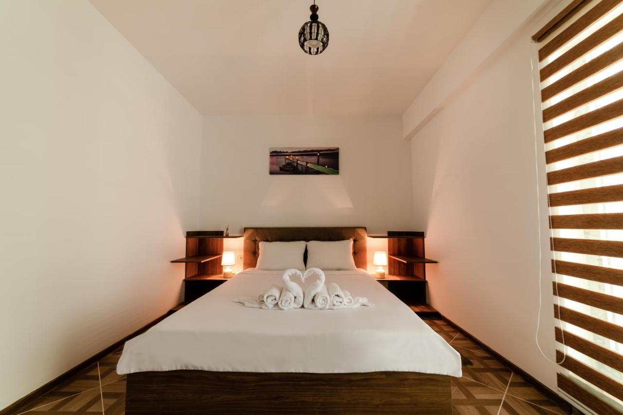 Derya Suites - Mamaia Nord นาโวดาริ ภายนอก รูปภาพ