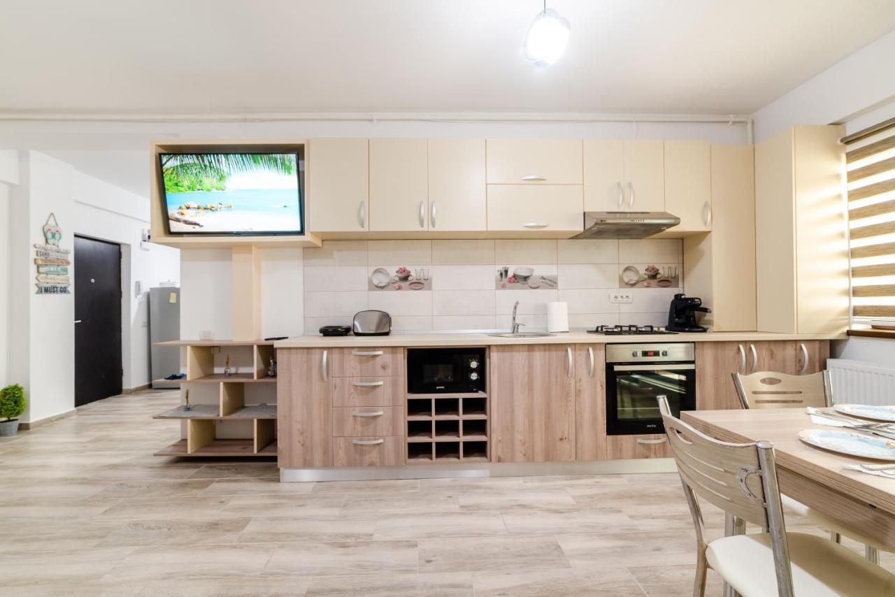 Derya Suites - Mamaia Nord นาโวดาริ ภายนอก รูปภาพ