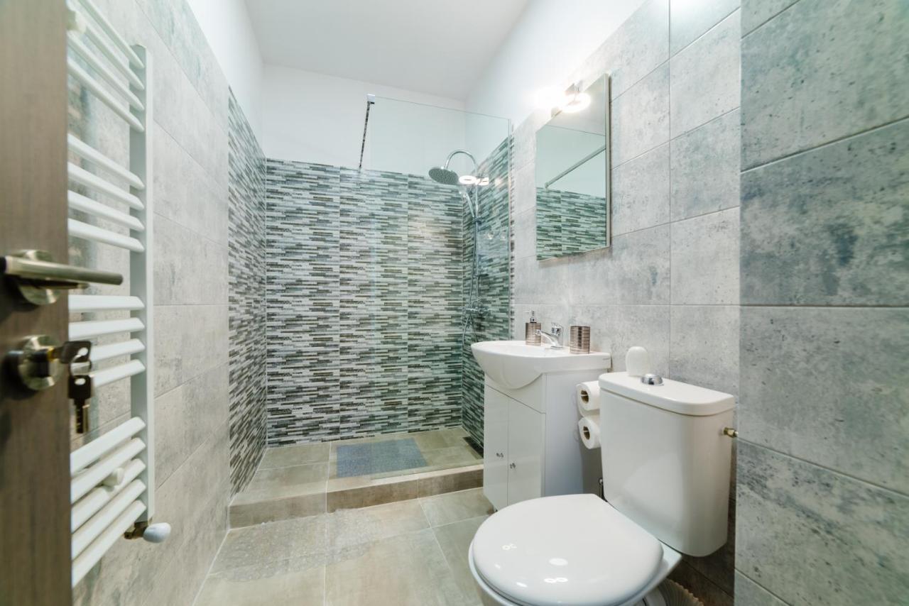 Derya Suites - Mamaia Nord นาโวดาริ ภายนอก รูปภาพ