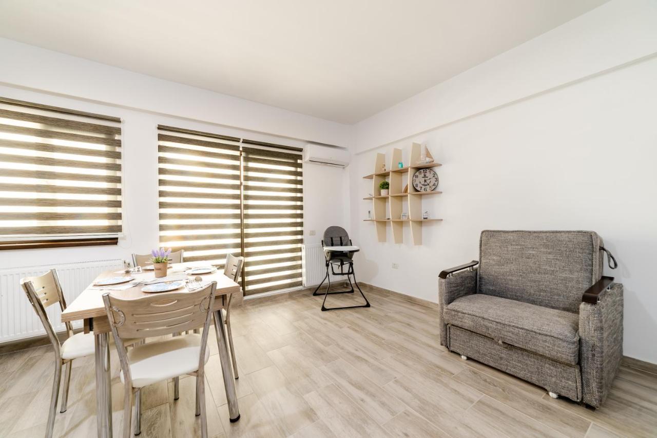 Derya Suites - Mamaia Nord นาโวดาริ ภายนอก รูปภาพ