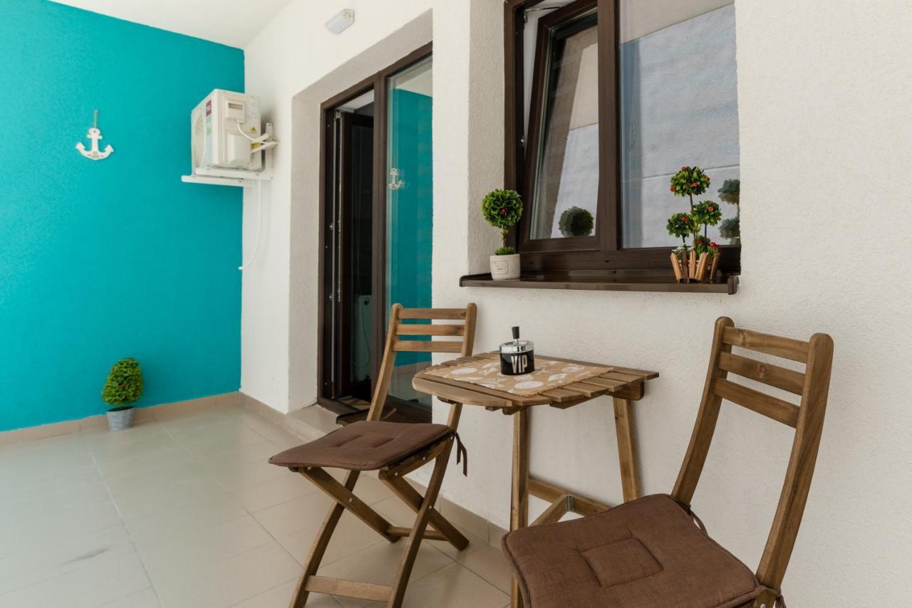 Derya Suites - Mamaia Nord นาโวดาริ ภายนอก รูปภาพ