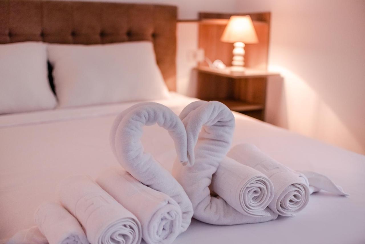 Derya Suites - Mamaia Nord นาโวดาริ ภายนอก รูปภาพ