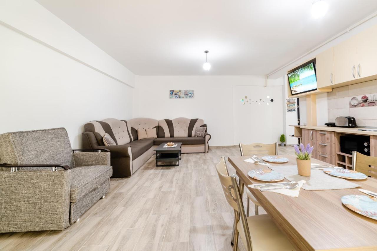 Derya Suites - Mamaia Nord นาโวดาริ ภายนอก รูปภาพ