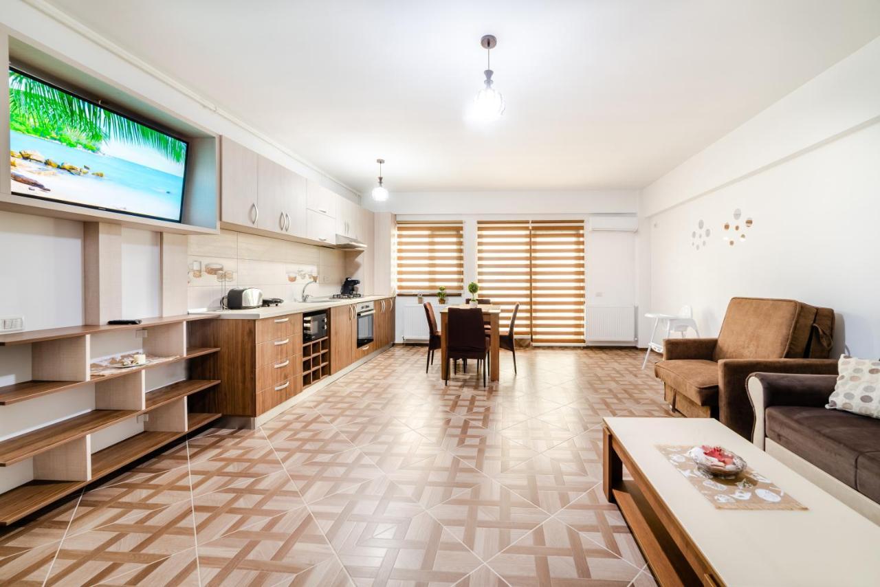 Derya Suites - Mamaia Nord นาโวดาริ ภายนอก รูปภาพ