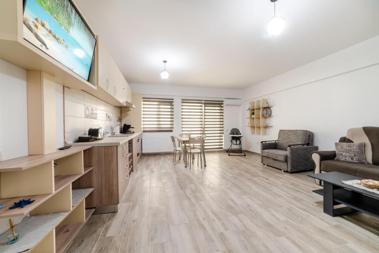 Derya Suites - Mamaia Nord นาโวดาริ ภายนอก รูปภาพ