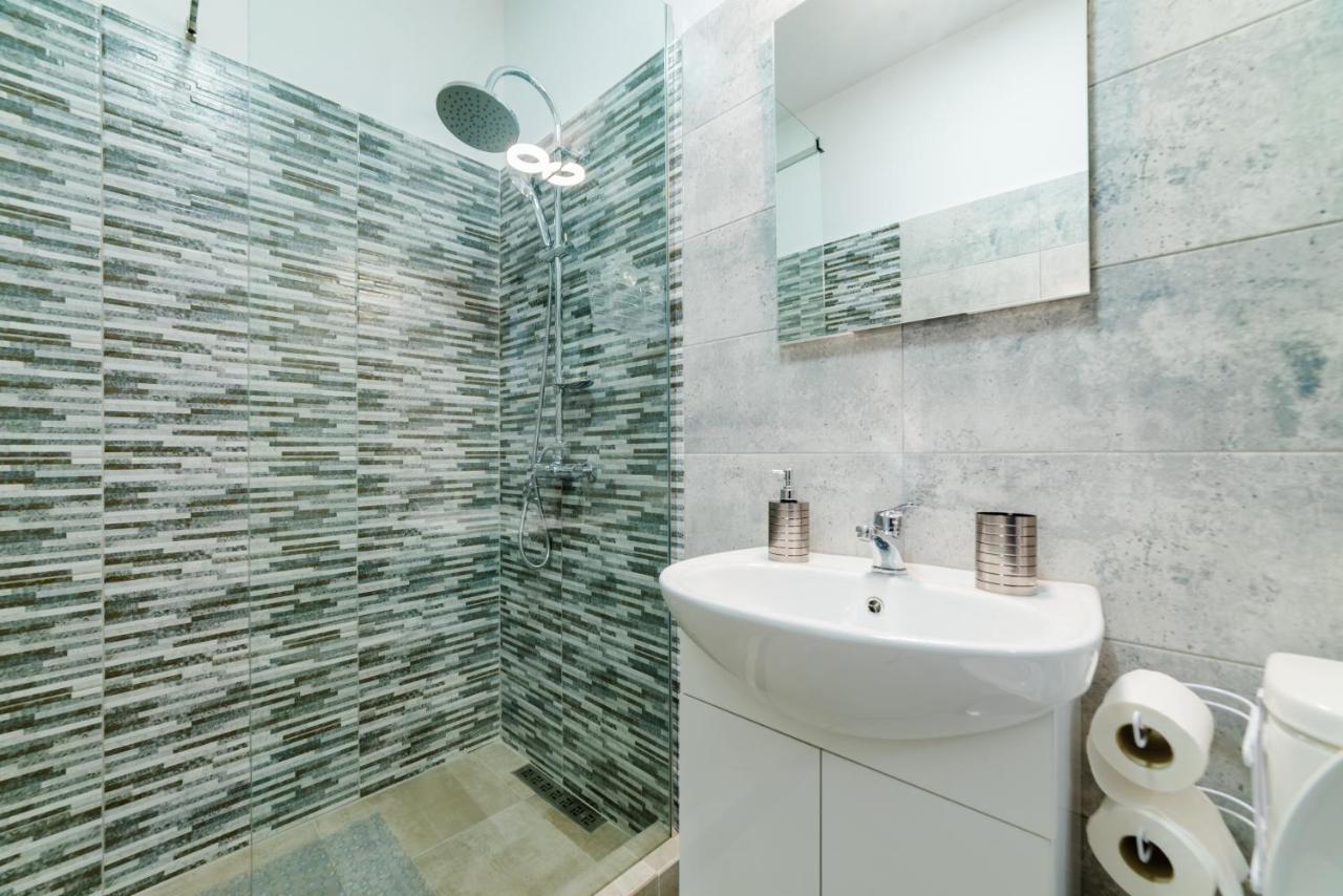 Derya Suites - Mamaia Nord นาโวดาริ ภายนอก รูปภาพ