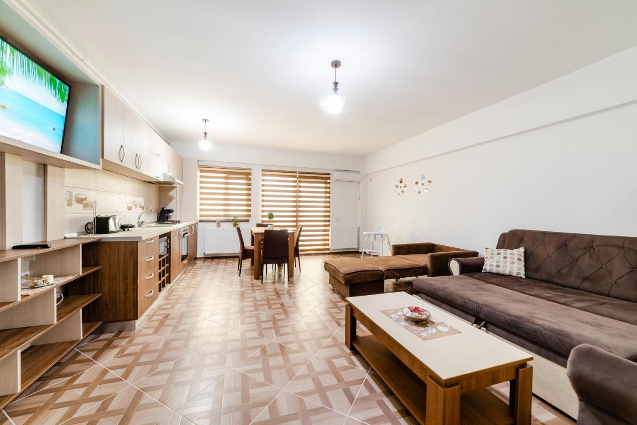 Derya Suites - Mamaia Nord นาโวดาริ ภายนอก รูปภาพ