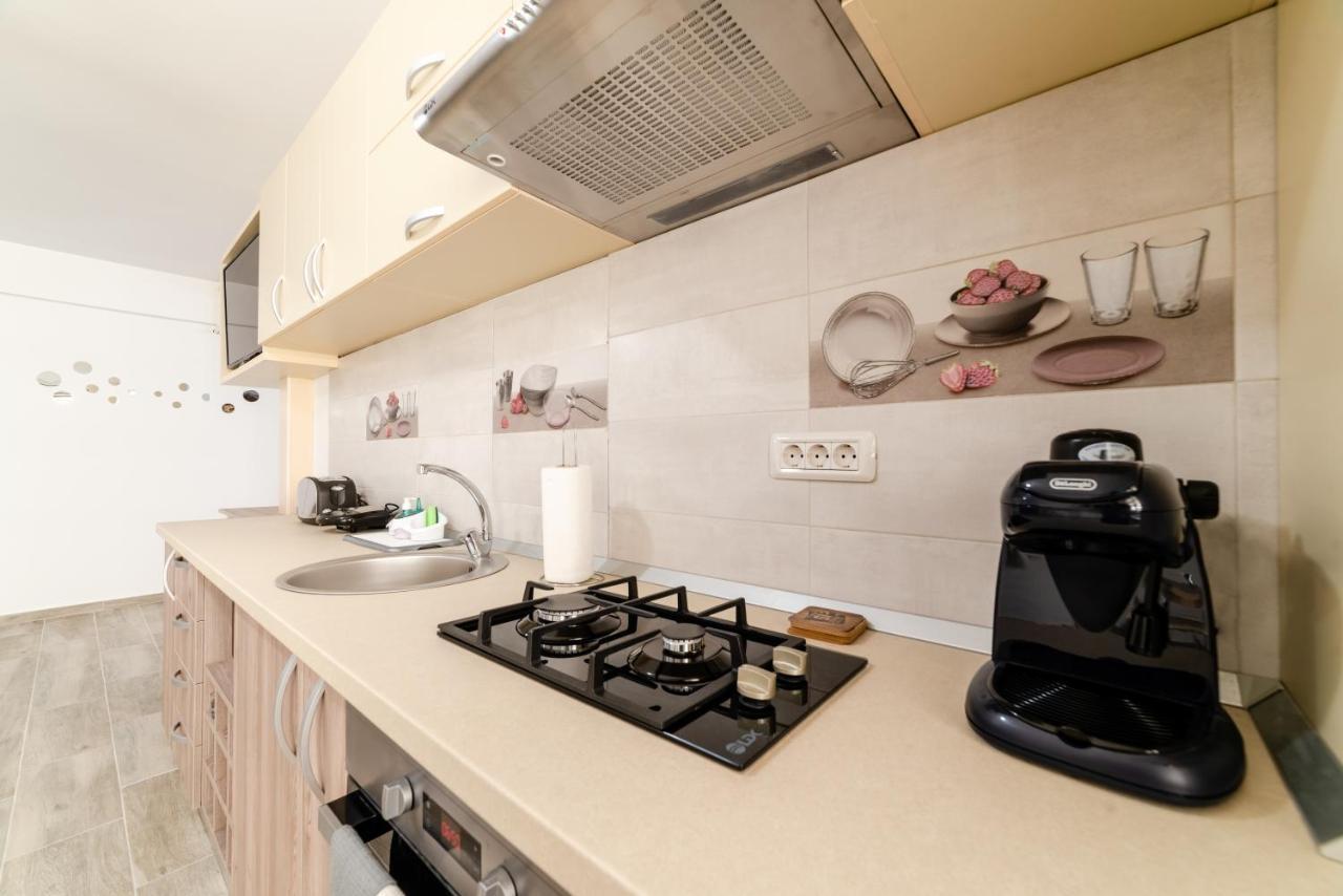 Derya Suites - Mamaia Nord นาโวดาริ ภายนอก รูปภาพ